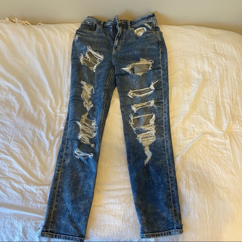 SOLD American Eagle Mom Jeans